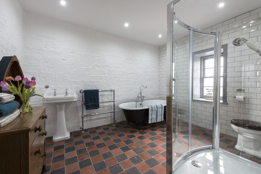 Tangle Tower Villa Инвернес Екстериор снимка